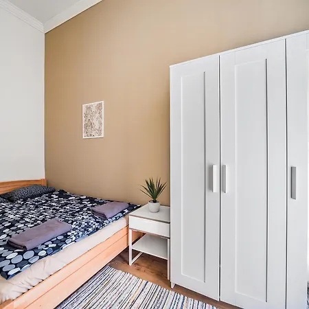 Nyar 3 Bedroom Centre Entire
