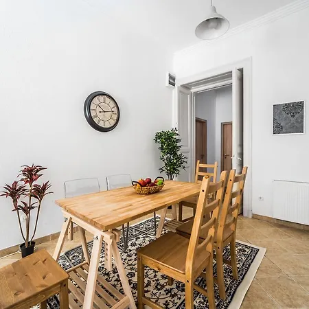 Nyar 3 Bedroom Centre Entire * Budapest