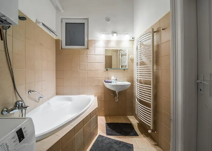 Nyar 3 Bedroom Centre Entire Apartament *