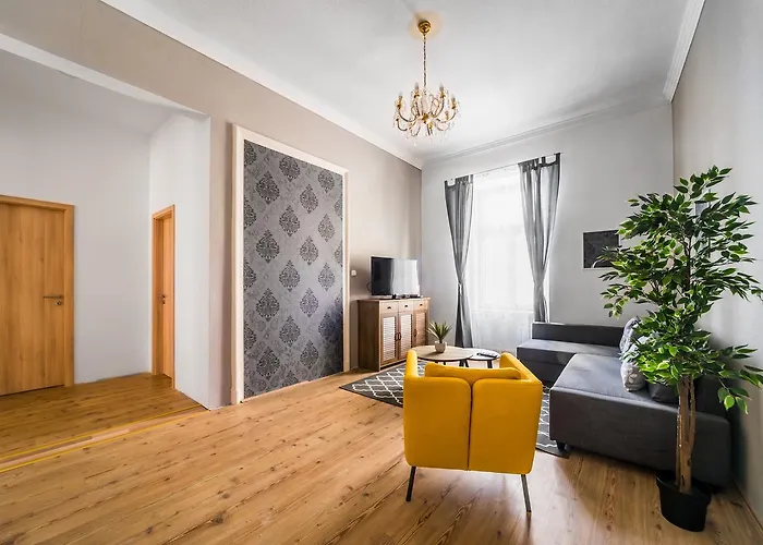 Nyar 3 Bedroom Centre Entire Apartament *